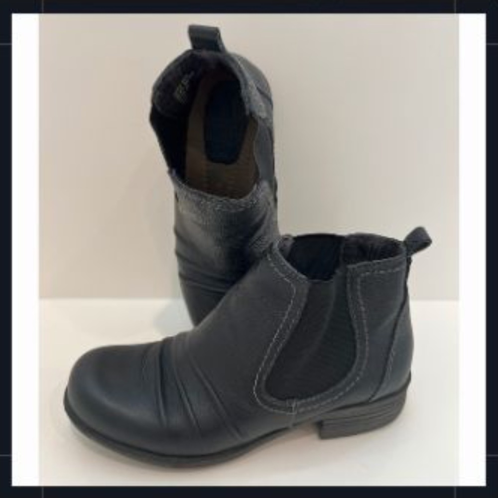 Earth Origins Black Leather Ankle Boots